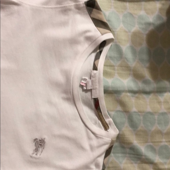 White: plaid shoulders Burberry tee size 10 boys - Picture 2 of 4